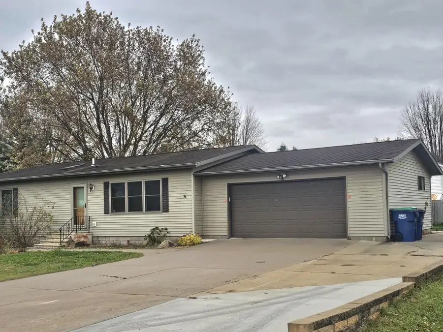 215 Sarah Cir, Rockland, WI 54653 - Image #2