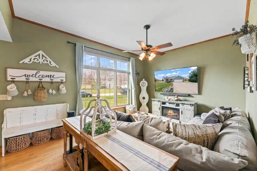 103 Woodfield Dr, Eagle, WI 53119 - Image #2