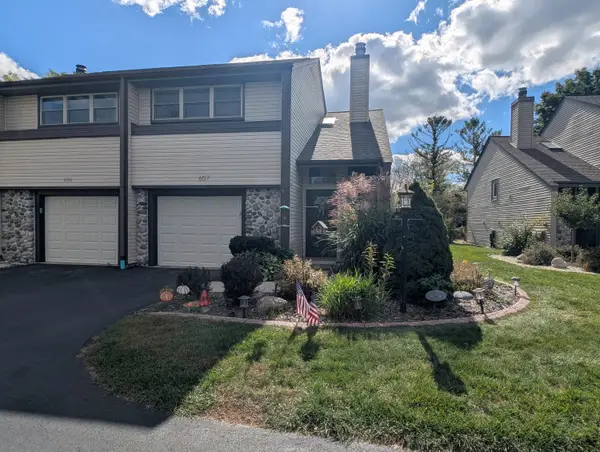 607 Tamarack Dr W, West Bend, WI 53095