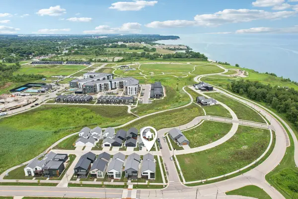 4238 E Lake Vista Blvd, Oak Creek, WI 53154