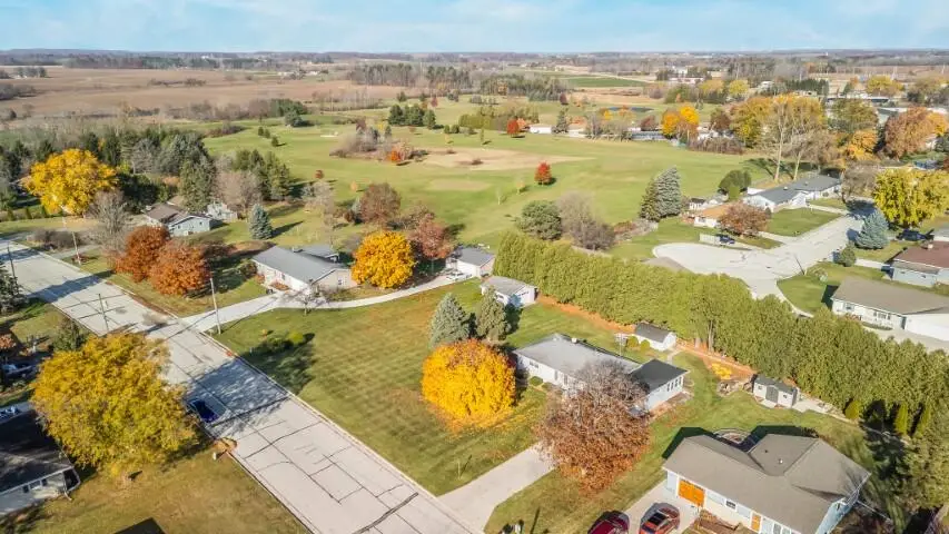 804 Armstrong Ave, Howards Grove, WI 53083 - Image #2