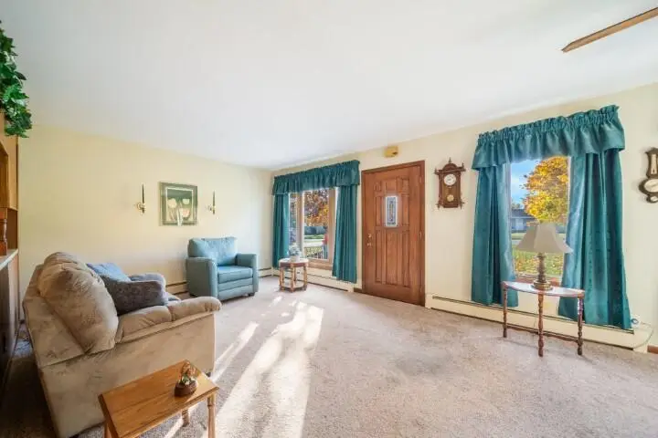 804 Armstrong Ave, Howards Grove, WI 53083 - Image #3