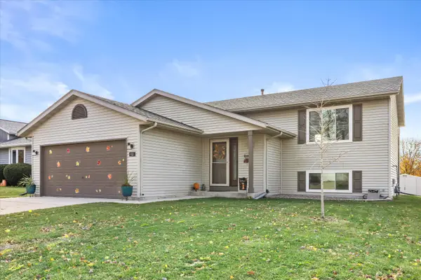 613 Foxtail Dr, Hartford, WI 53027