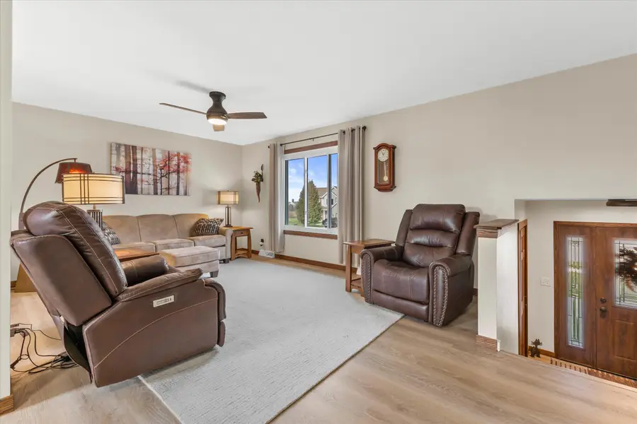 613 Foxtail Dr, Hartford, WI 53027 - Image #3