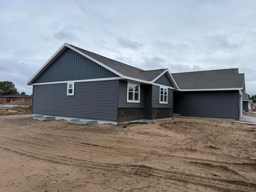 1818 Arches Dr, Holmen, WI 54636 - Image #3