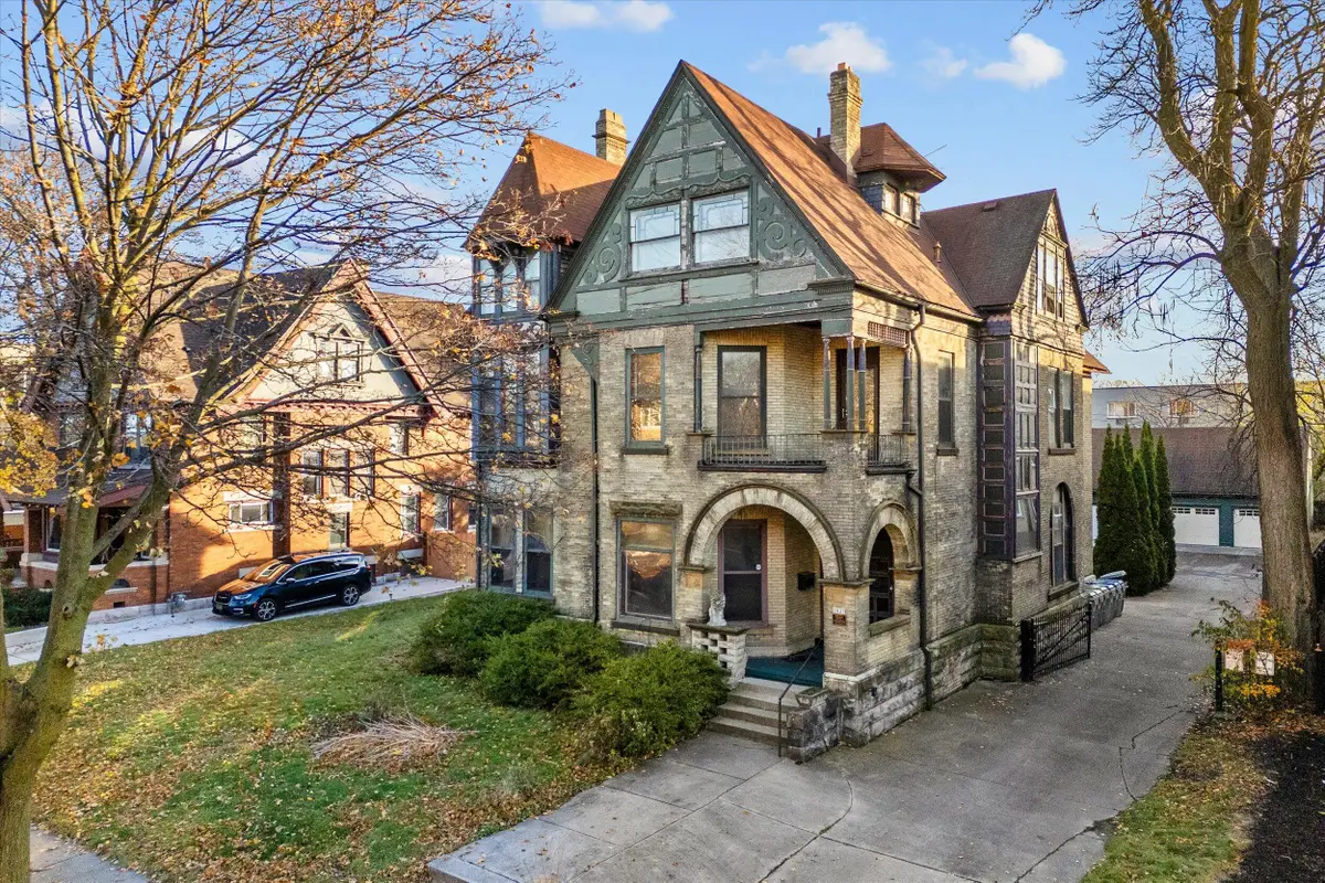 2825 W Kilbourn Ave, Milwaukee, WI 53208 - Image #1