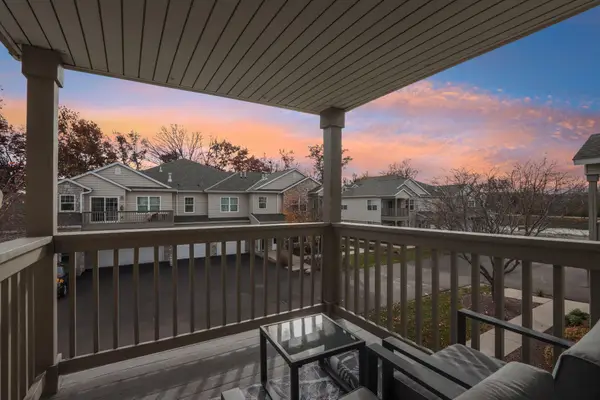 N16W26500 Meadowgrass Cir, Pewaukee, WI 53072