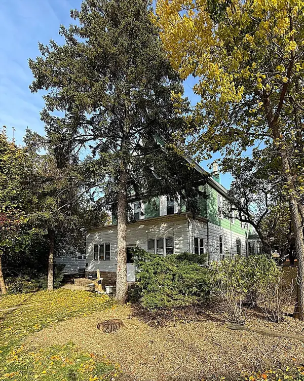 1502 S 60th St, West Allis, WI 53214