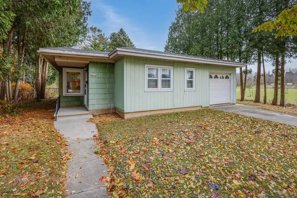 2151 S 17th St, Manitowoc, WI 54220 - Image #1