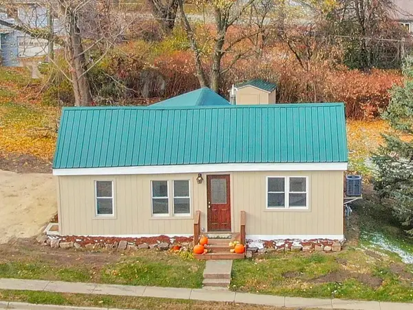 418 N Main St, Viroqua, WI 54665