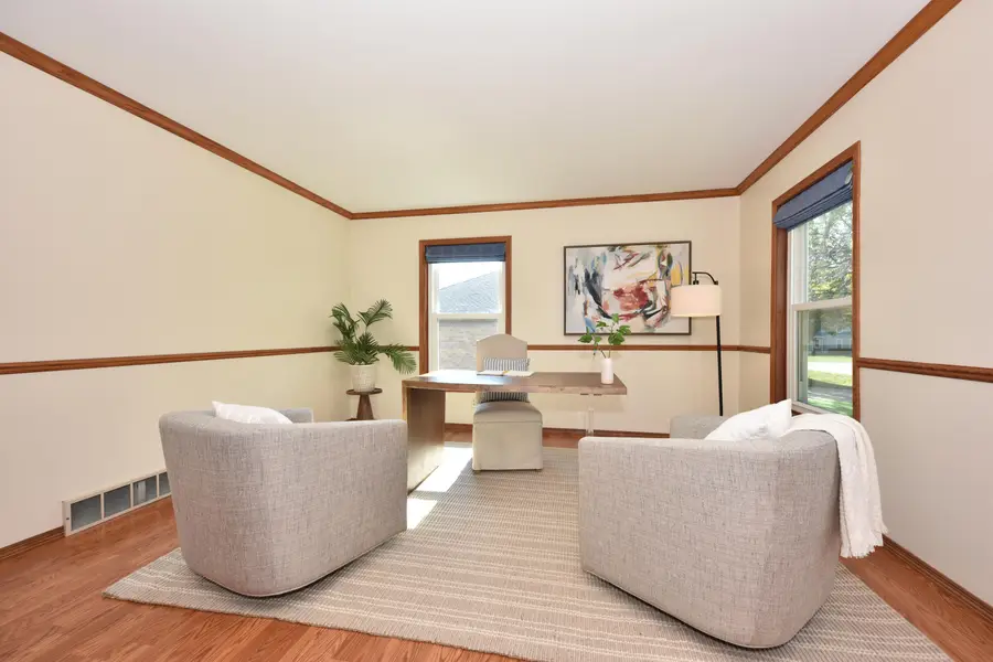 9820 N Shannon Ct, Mequon, WI 53097 - Image #2