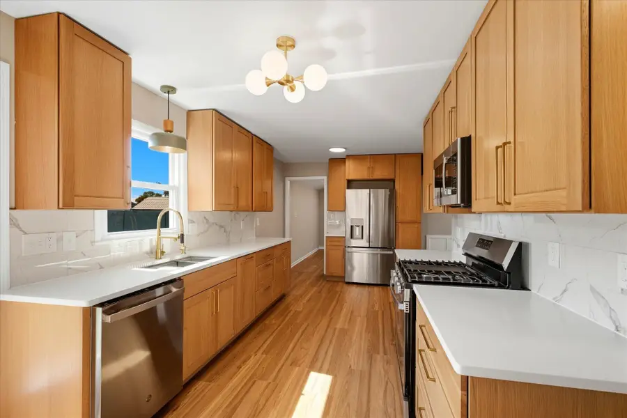 5801 W Allwood Dr, Franklin, WI 53132 - Image #3