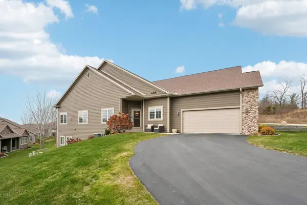 2951 Glen Ivy Dr, West Bend, WI 53090