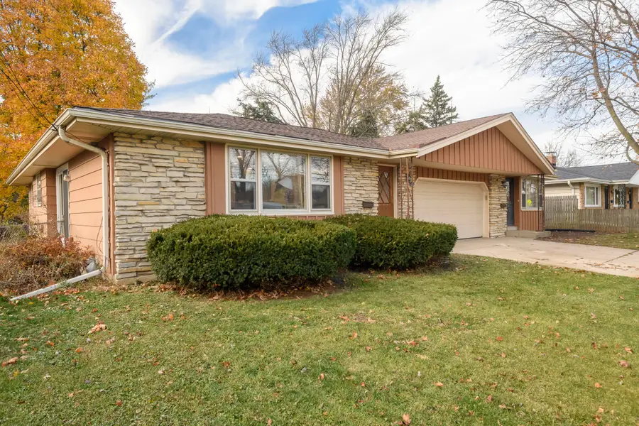 1522 Pewaukee Rd, Waukesha, WI 53188 - Image #2
