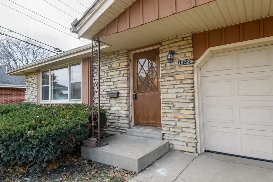 1522 Pewaukee Rd, Waukesha, WI 53188 - Image #3