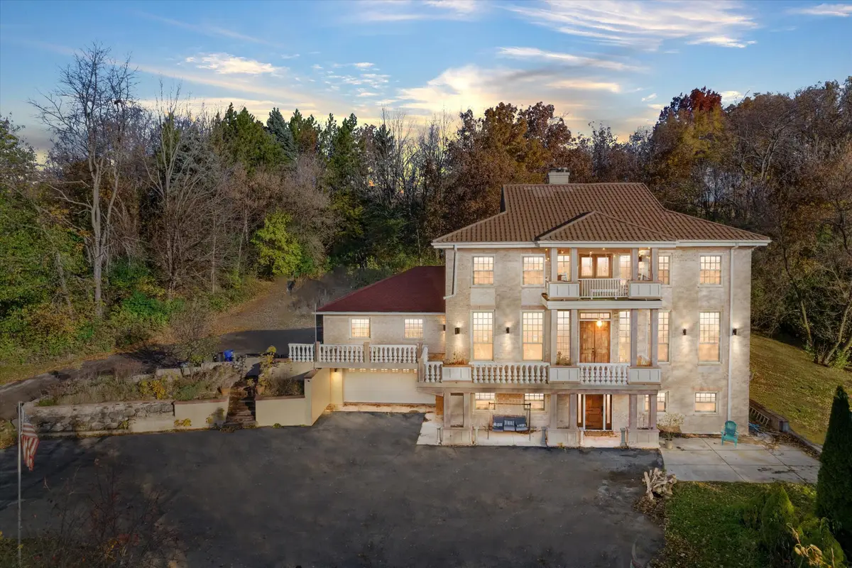 N44W25902 Lindsay Rd, Pewaukee, WI 53072 - Image #1