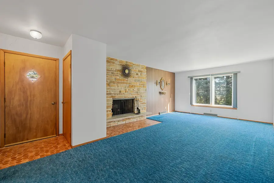 2205 W Southland Dr, Oak Creek, WI 53154 - Image #2