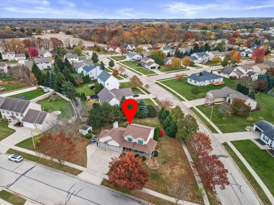 1401 Lee Ave, West Bend, WI 53090 - Image #2