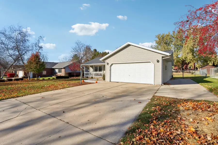 312 Nadig Dr, Fort Atkinson, WI 53538 - Image #2