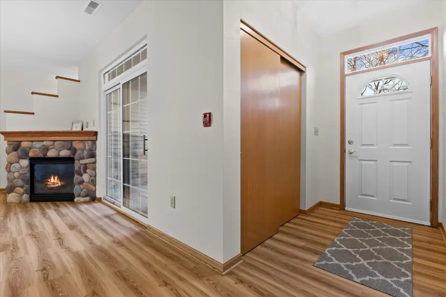 4787 W Maple Leaf Cir, Greenfield, WI 53220 - Image #3