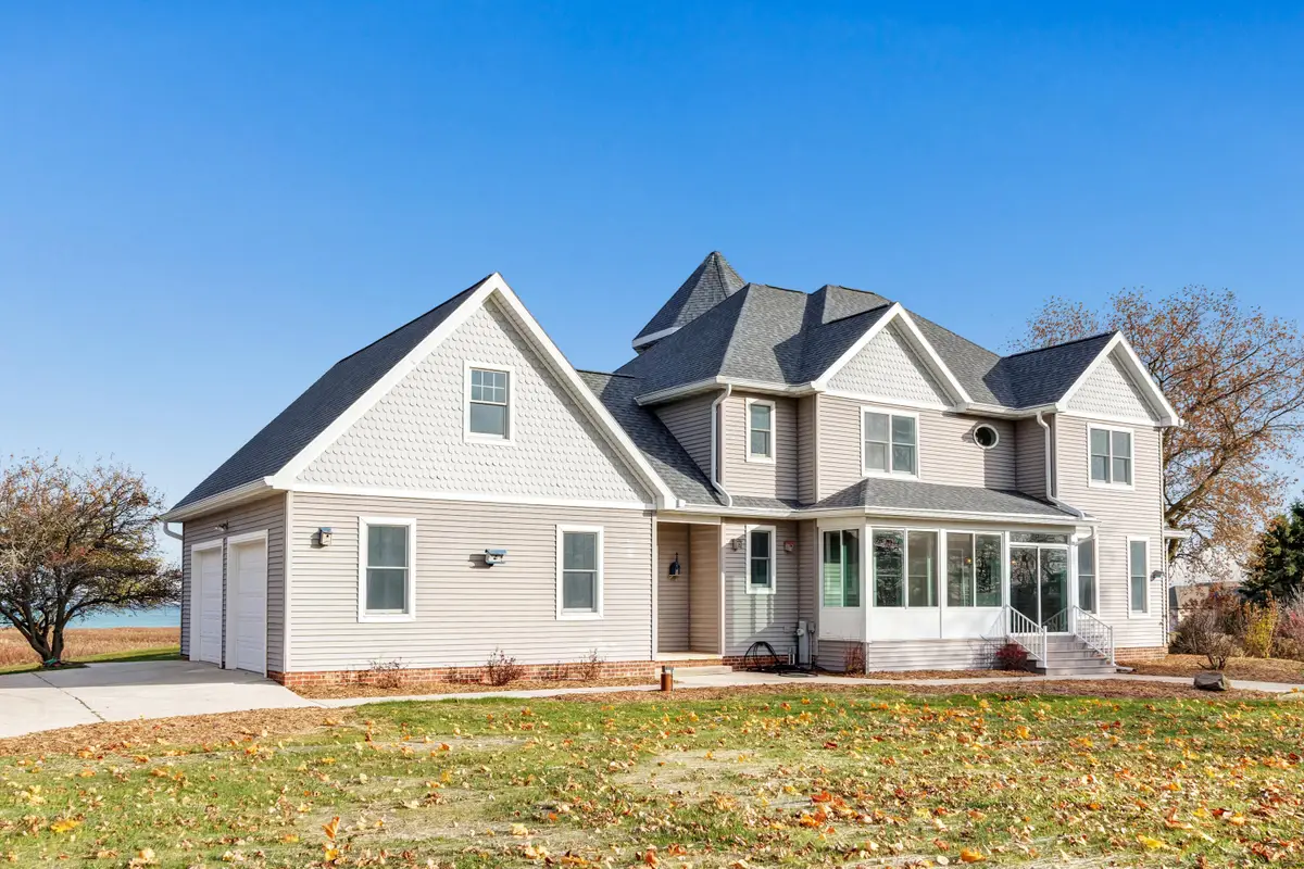 17707 Lakeshore Rd, Two Creeks, WI 54241 - Image #1