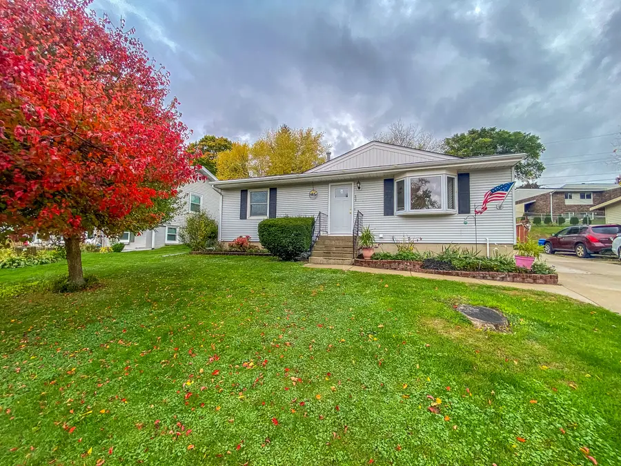 808 Birchwood Dr, Beaver Dam, WI 53916 - Image #2