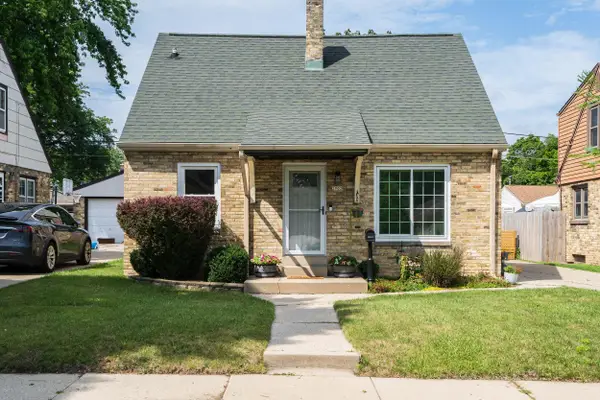 2902 E Allerton Ave, Saint Francis, WI 53235