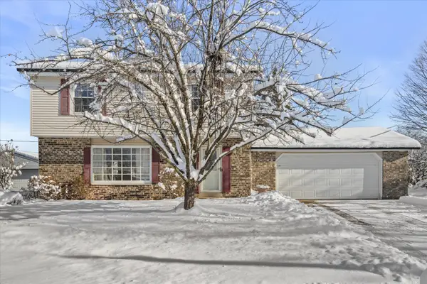 214 S Regis Rd, Saukville, WI 53080