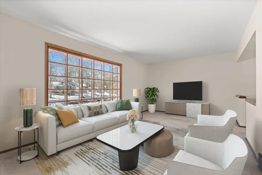 214 S Regis Rd, Saukville, WI 53080 - Image #2