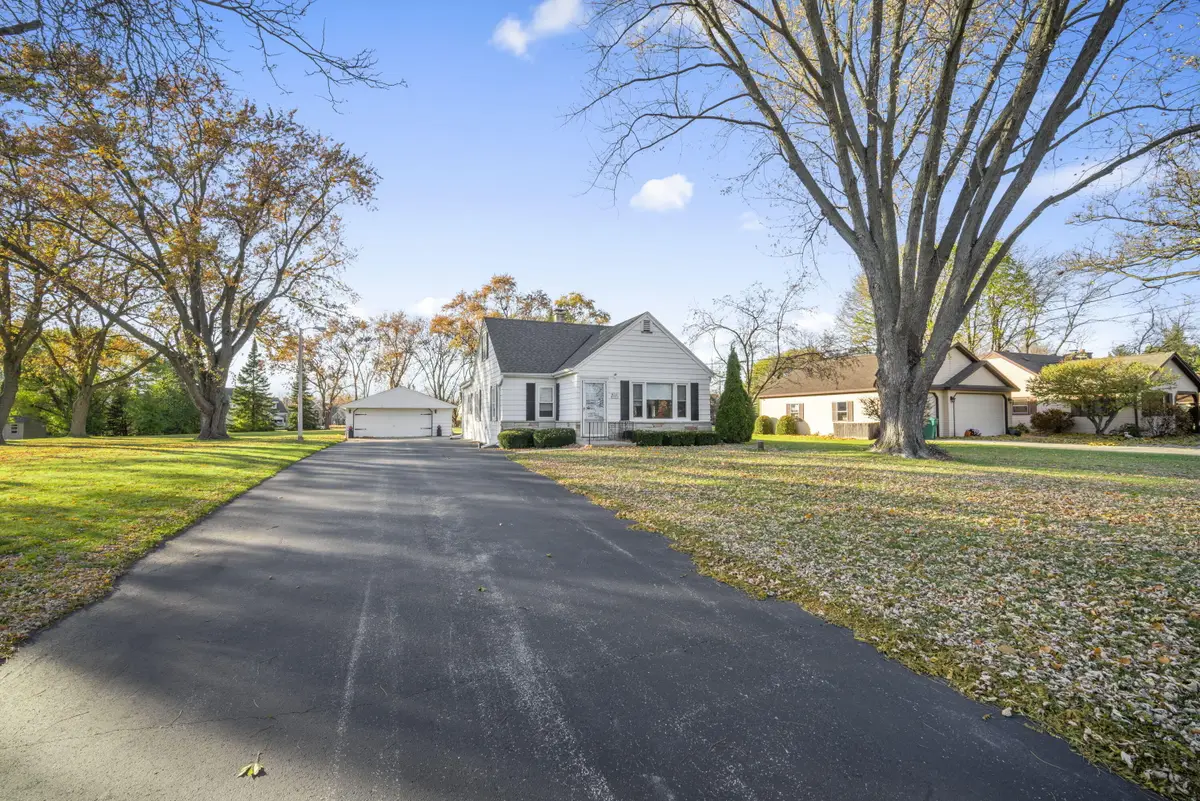 W148N7311 Woodland Dr, Menomonee Falls, WI 53051 - Image #1