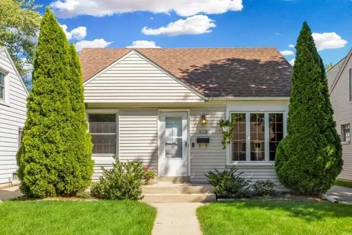 4750 N Elkhart Ave, Whitefish Bay, WI 53211 - Image #2