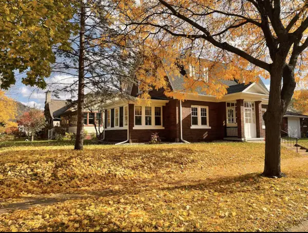 103 21st St S, La Crosse, WI 54601