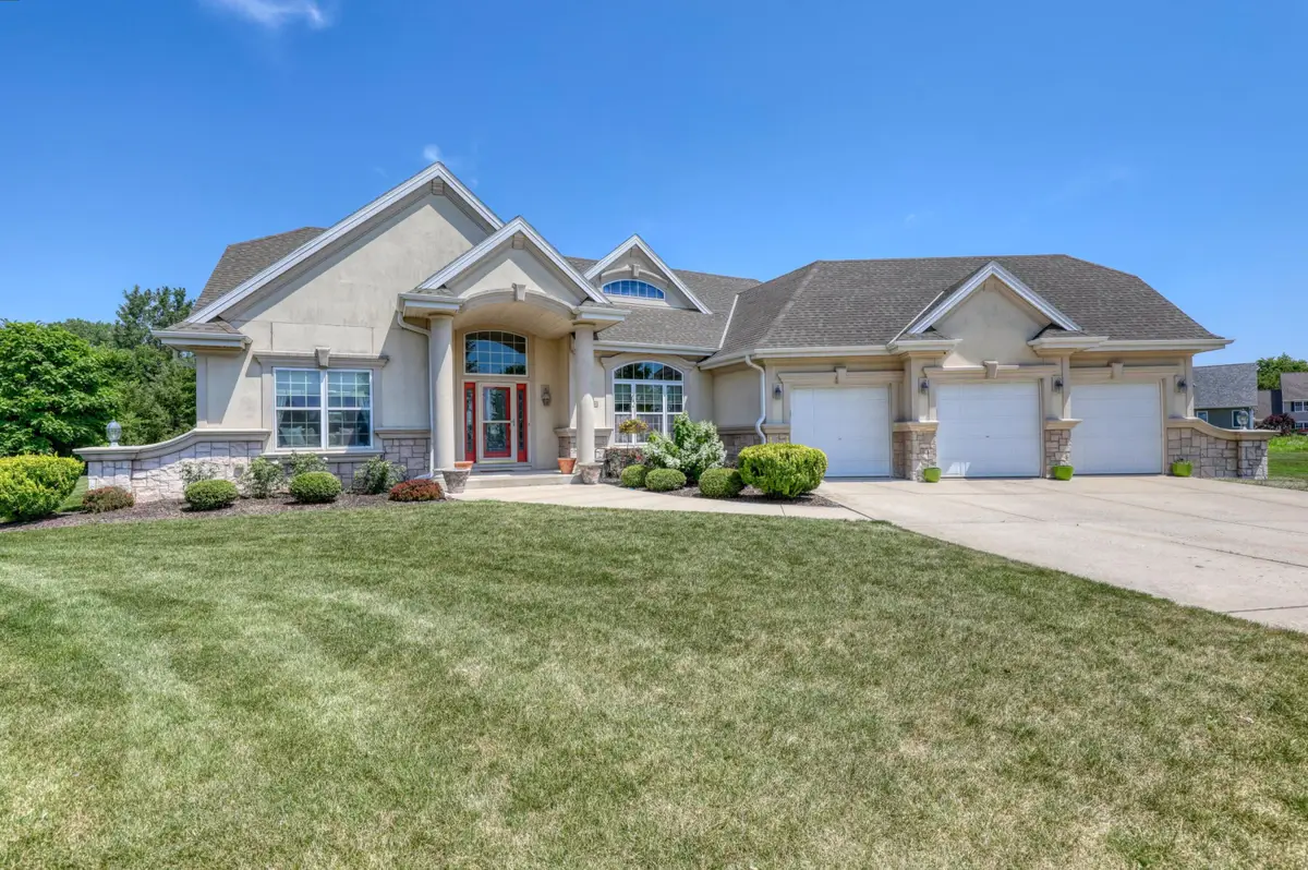 6958 S Craig Ct, Franklin, WI 53132 - Image #1