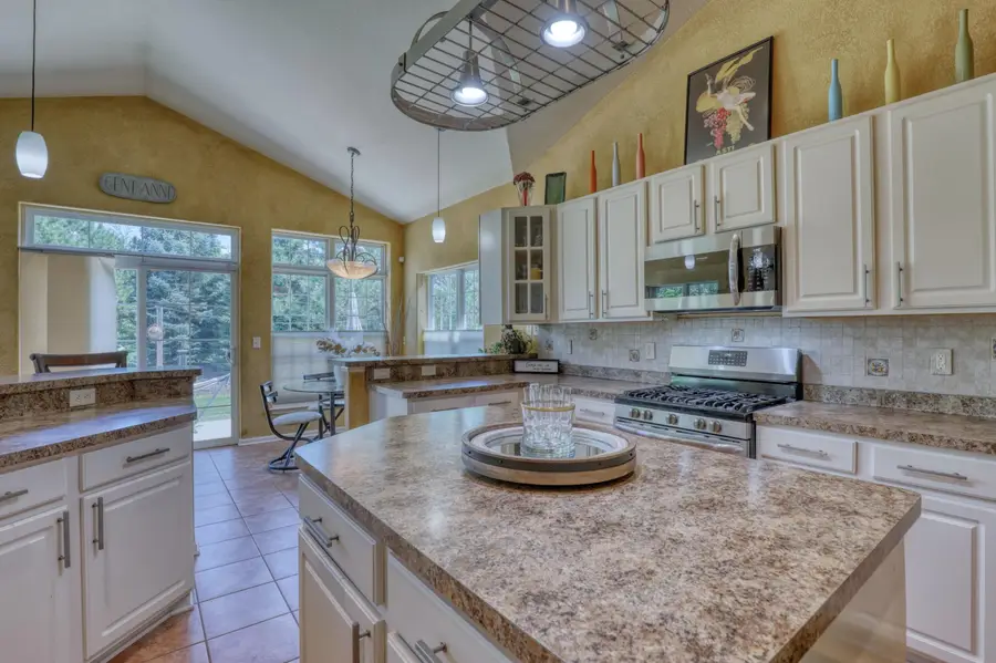 6958 S Craig Ct, Franklin, WI 53132 - Image #2