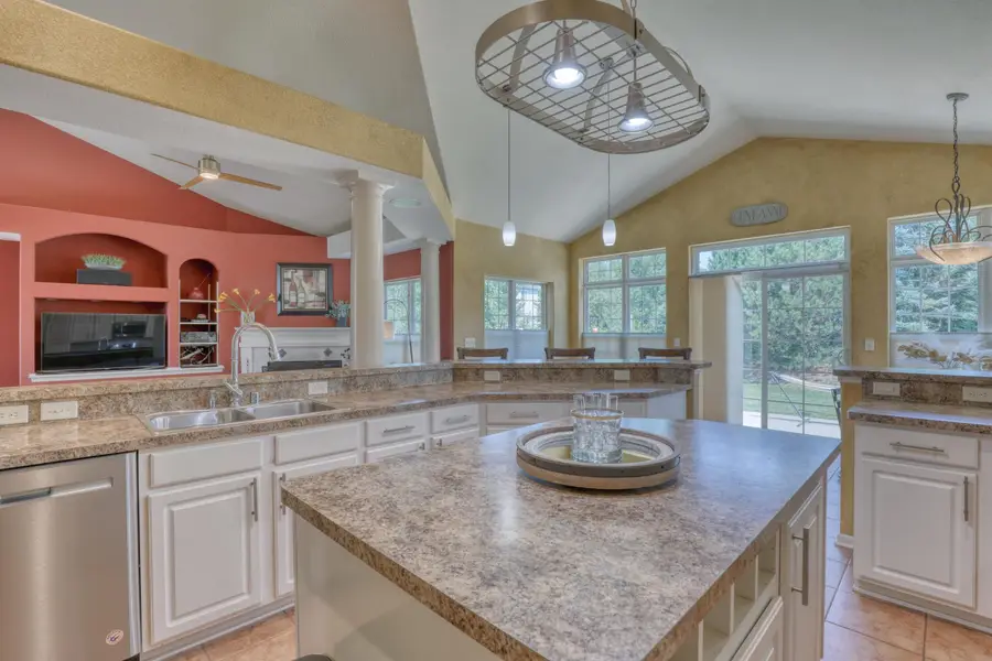 6958 S Craig Ct, Franklin, WI 53132 - Image #3