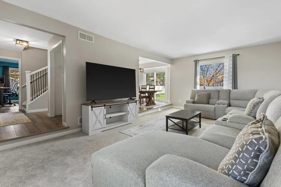 8150 S Waring Dr, Oak Creek, WI 53154 - Image #2