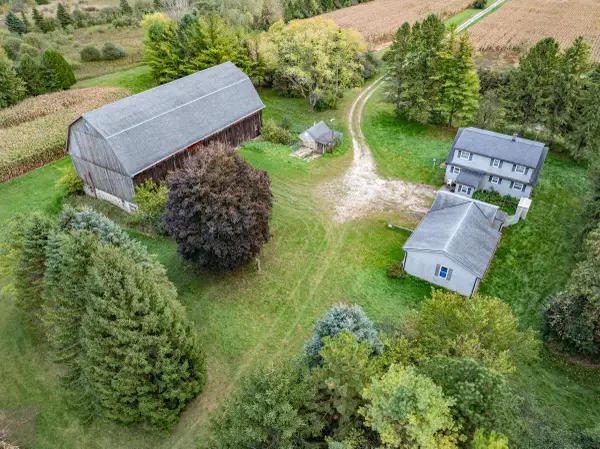 9916 Sherman Rd, Cedarburg, WI 53012