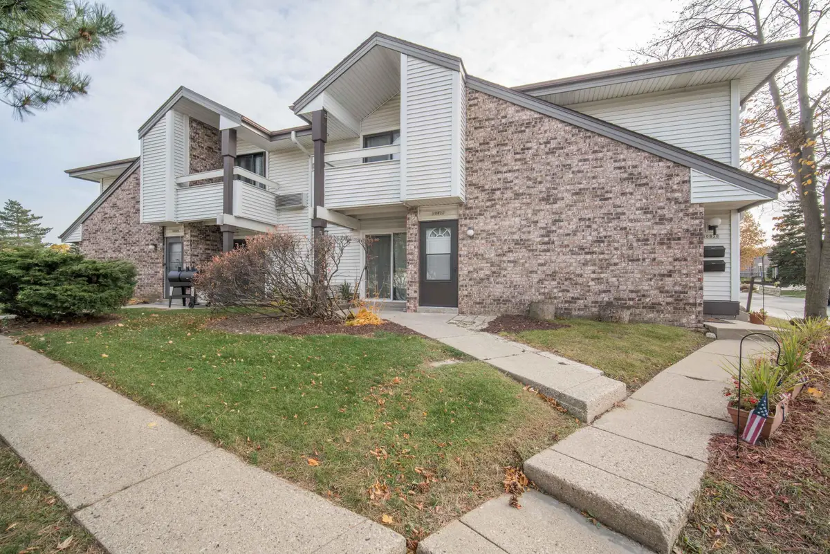 10822 W Donna Dr, Milwaukee, WI 53224 - Image #1