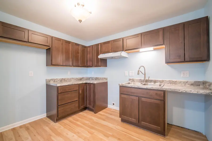 10822 W Donna Dr, Milwaukee, WI 53224 - Image #3