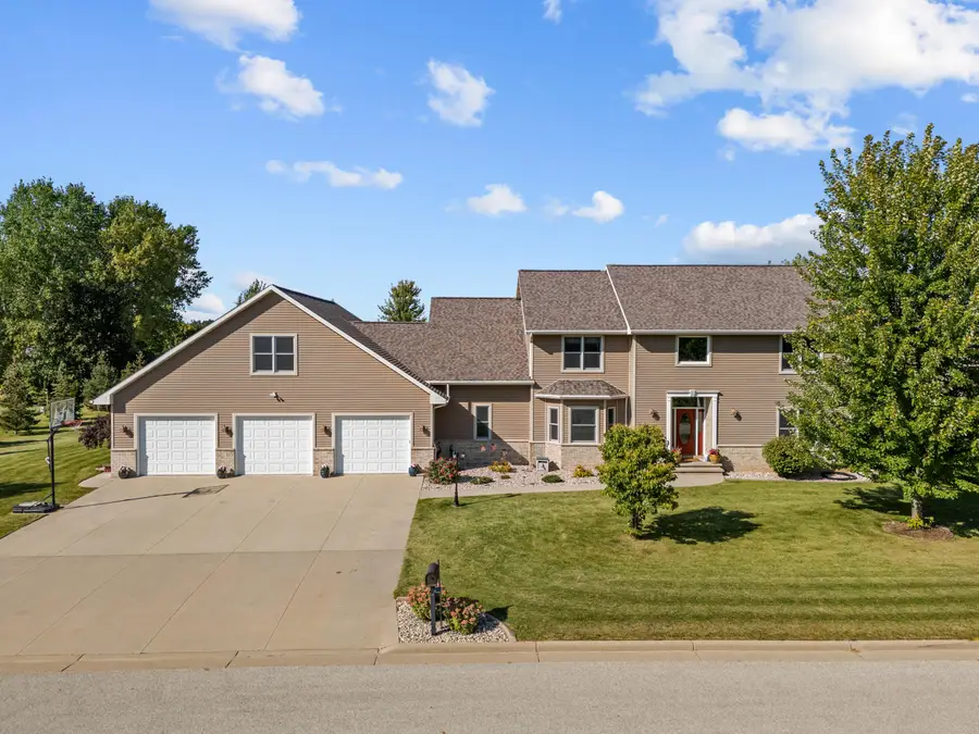 W5071 Cherrywood Ct, Sherwood, WI 54169 - Image #2