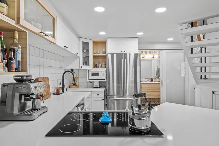 701 Country Club Dr, Fontana, WI 53125 - Image #2