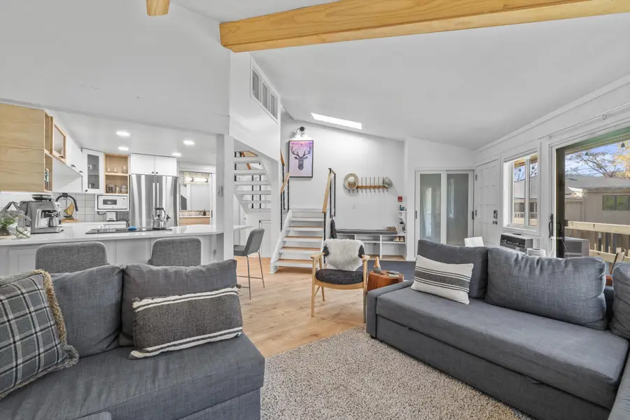 701 Country Club Dr, Fontana, WI 53125 - Image #3