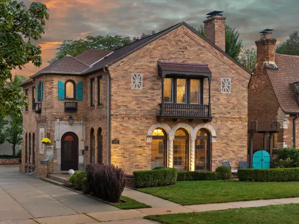 5073 N Lake Dr, Whitefish Bay, WI 53217