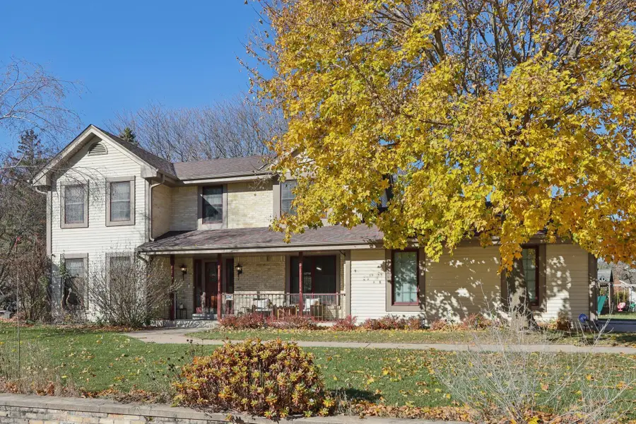 9740 W Huntington Dr, Mequon, WI 53097 - Image #2