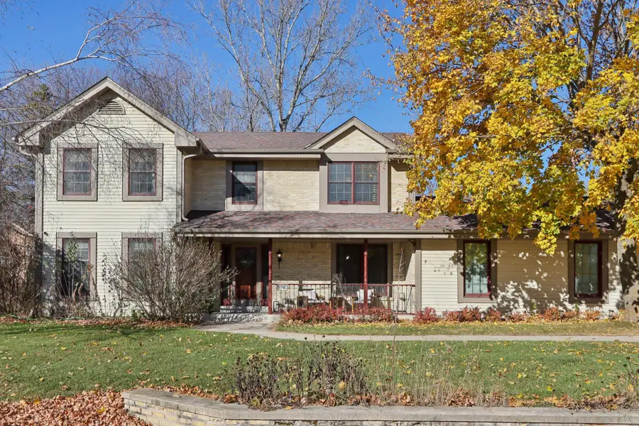 9740 W Huntington Dr, Mequon, WI 53097 - Image #3