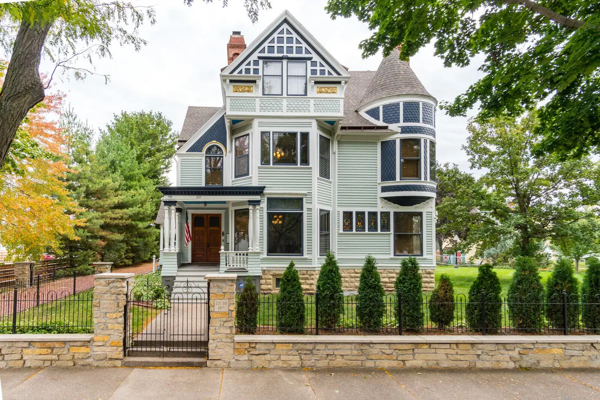 221 10th St S, La Crosse, WI 54601 - Image #1