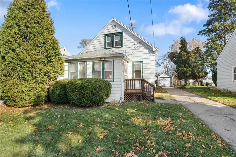 925 Harding Ave, Waukesha, WI 53186 - Image #2