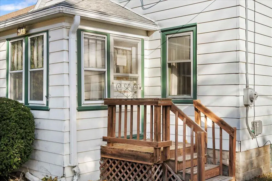 925 Harding Ave, Waukesha, WI 53186 - Image #3