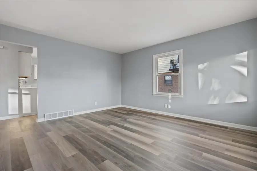 440 Gascoigne Dr, Waukesha, WI 53188 - Image #2