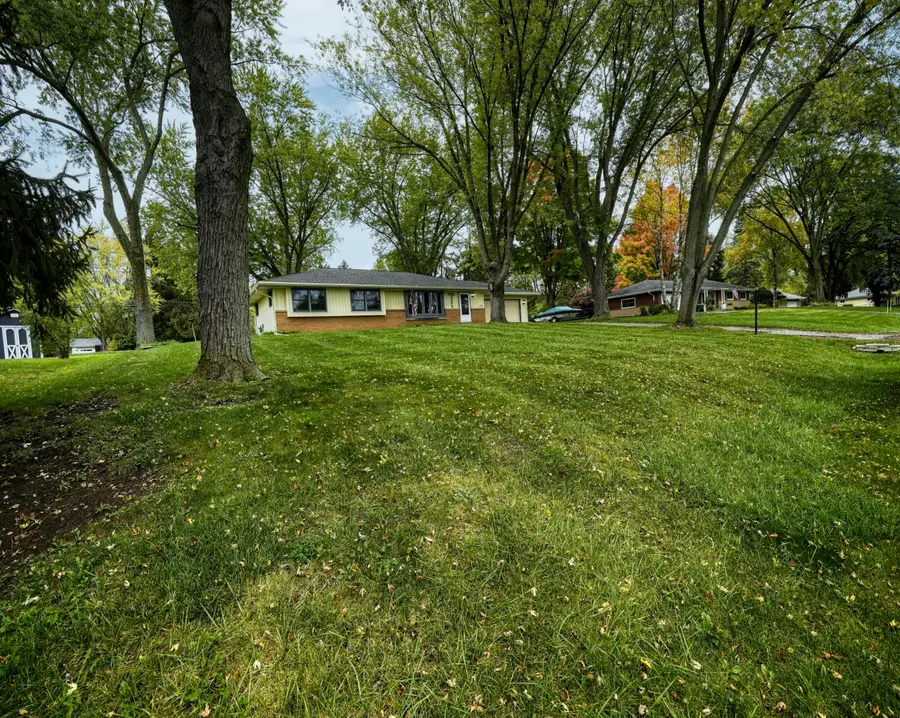 W139N6995 Bay Ridge Ln, Menomonee Falls, WI 53051 - Image #2